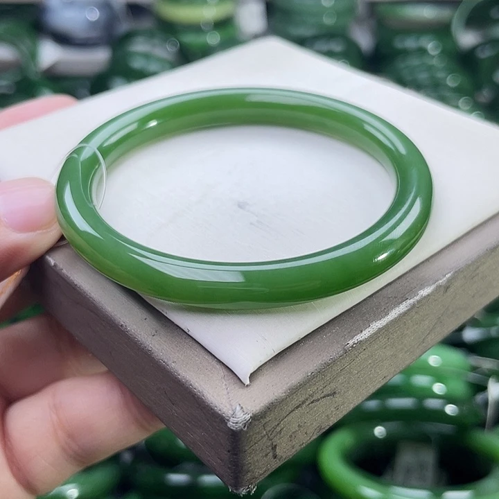 未镶嵌手镯和田玉（碧玉）