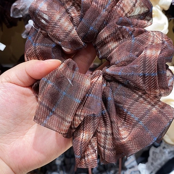 布艺非金属咖色多褶发圈