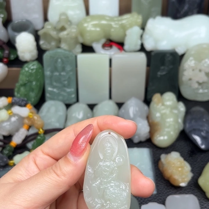 颈饰未镶嵌和田玉