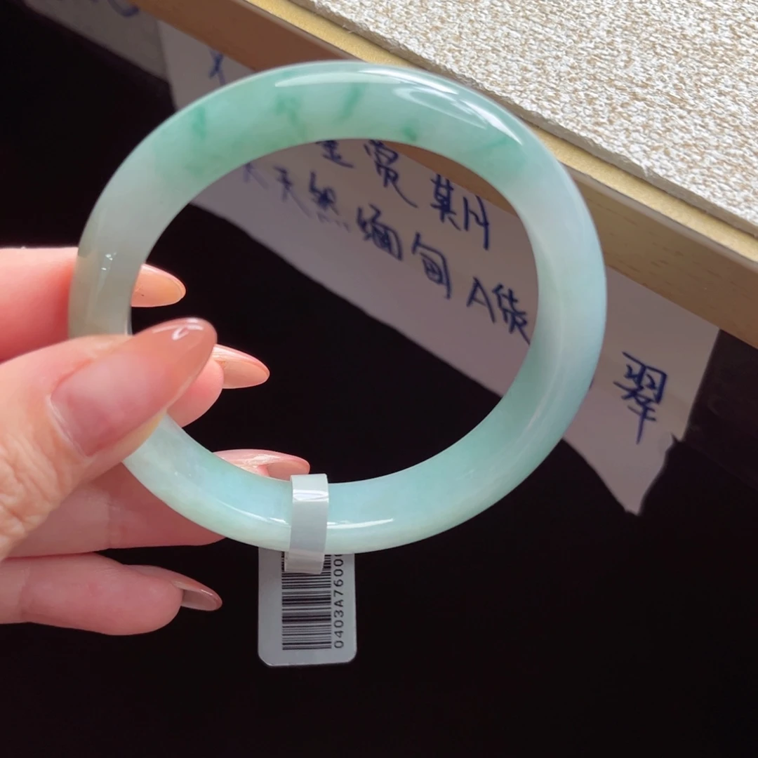 翡翠手镯未镶嵌手镯