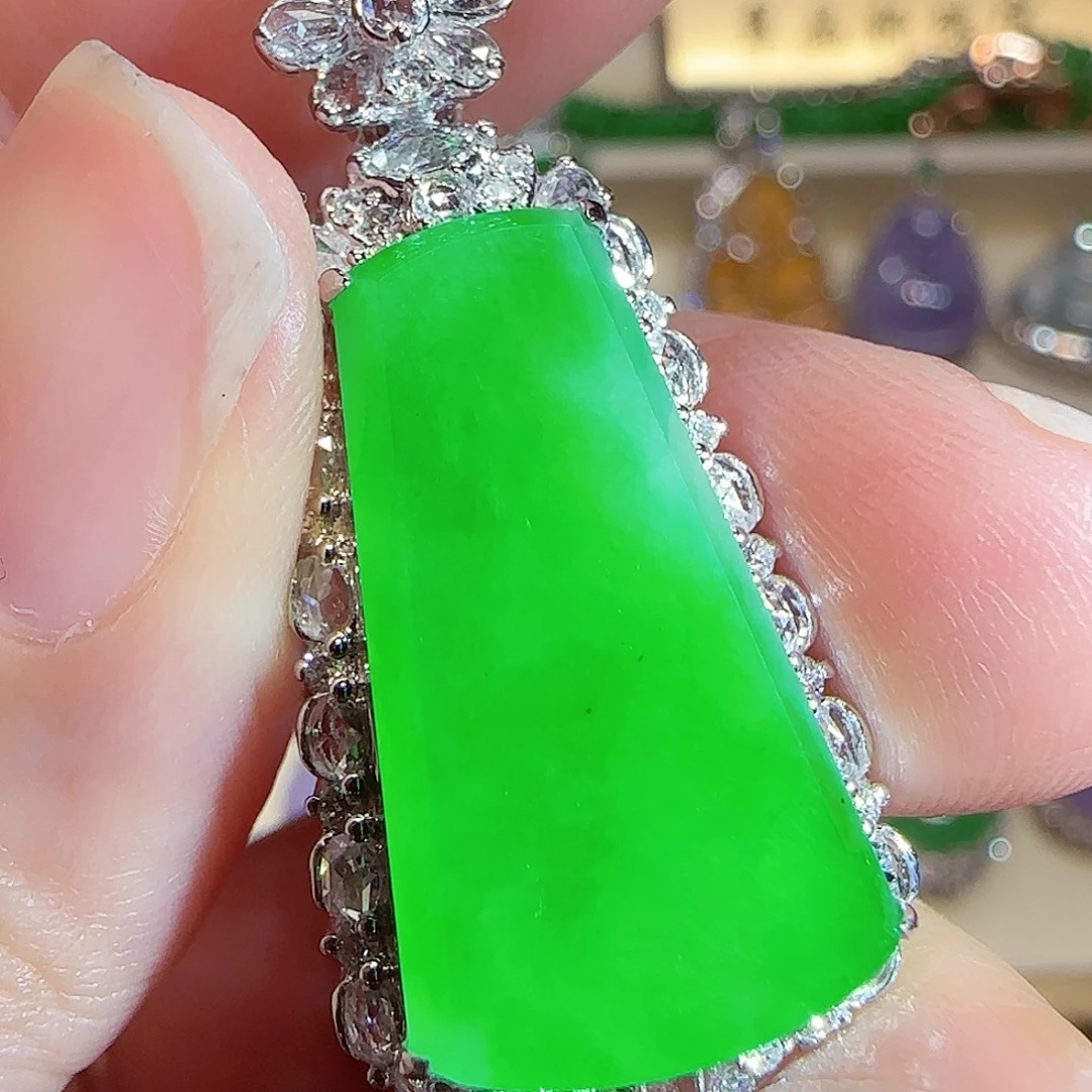 翡翠18K金镶嵌吊坠(赠链)