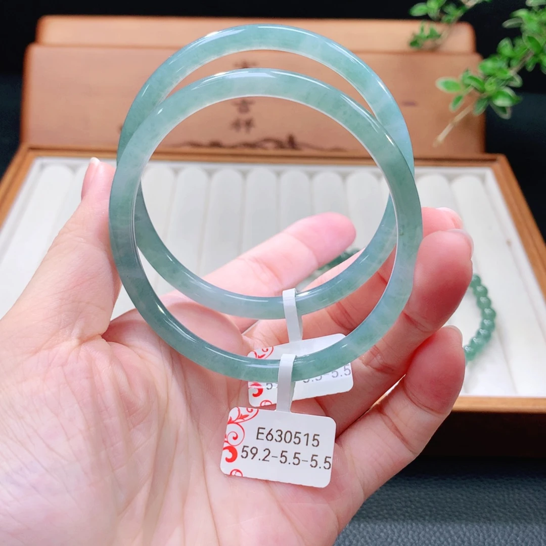翡翠手镯（圆镯）未镶嵌