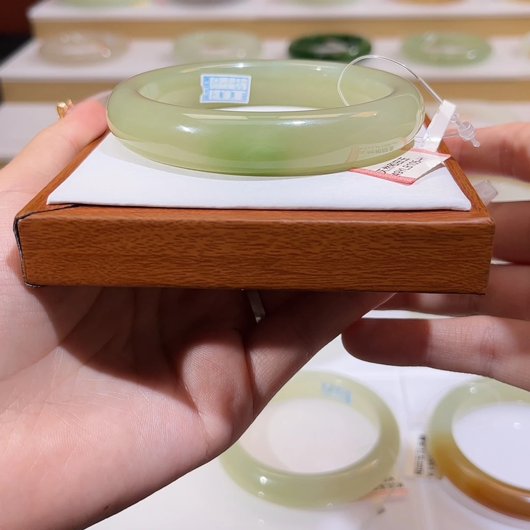 和田玉未镶嵌手镯一口翠