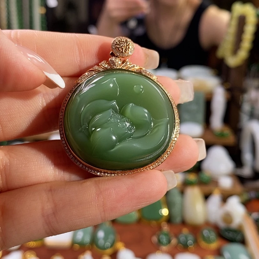 【闪购商品】吊坠(赠链)18K金镶嵌和田玉