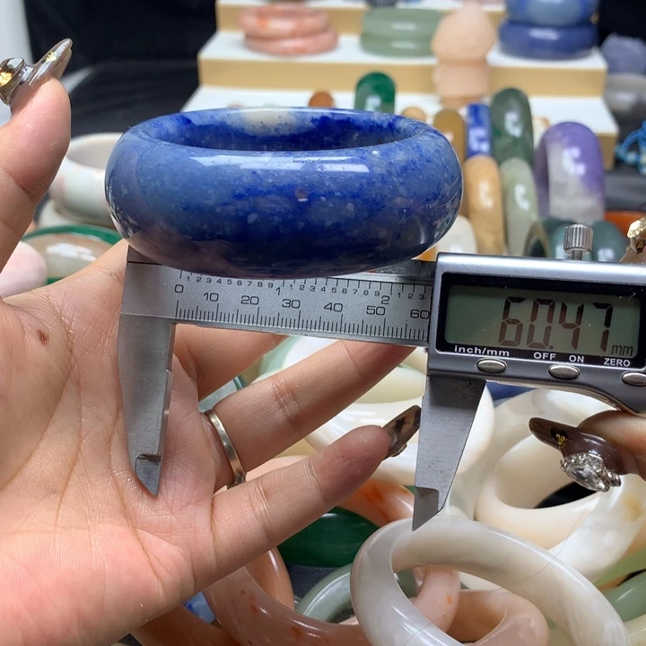 未镶嵌手镯石英质玉