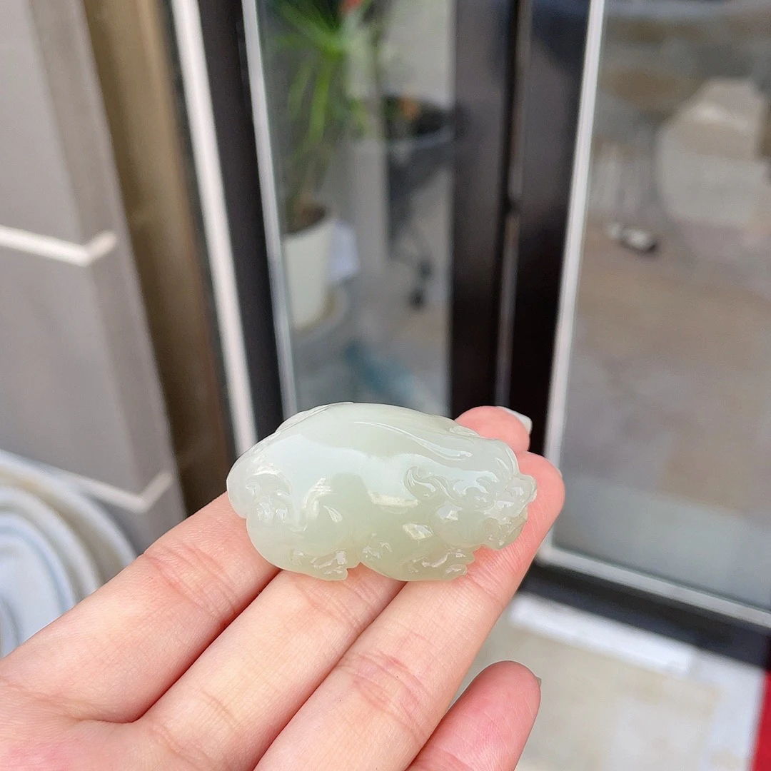 271975玉美人小程青海和田玉质地细腻油润冰底猫眼招财貔貅挂件