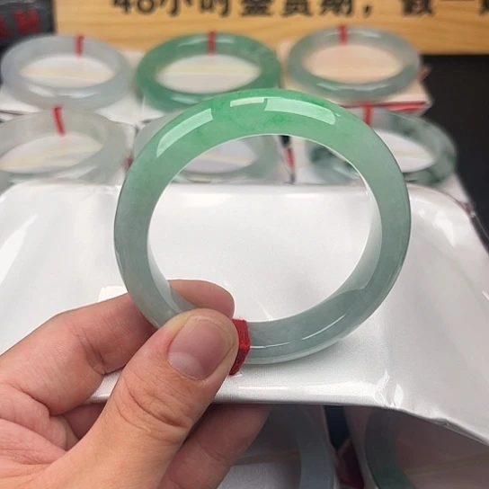 未镶嵌手镯翡翠手镯