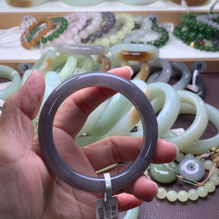 毛***a和田玉未镶嵌手镯