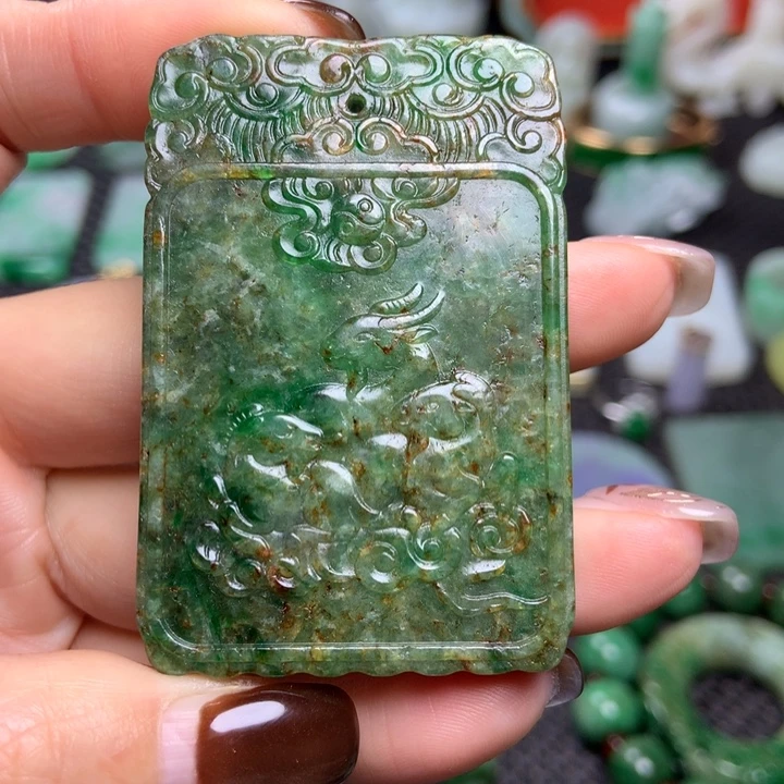 翡翠未镶嵌挂件清