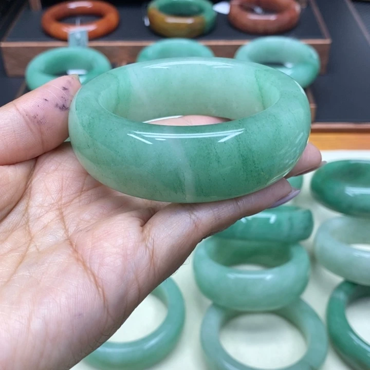 凤***6石英质玉未镶嵌手镯