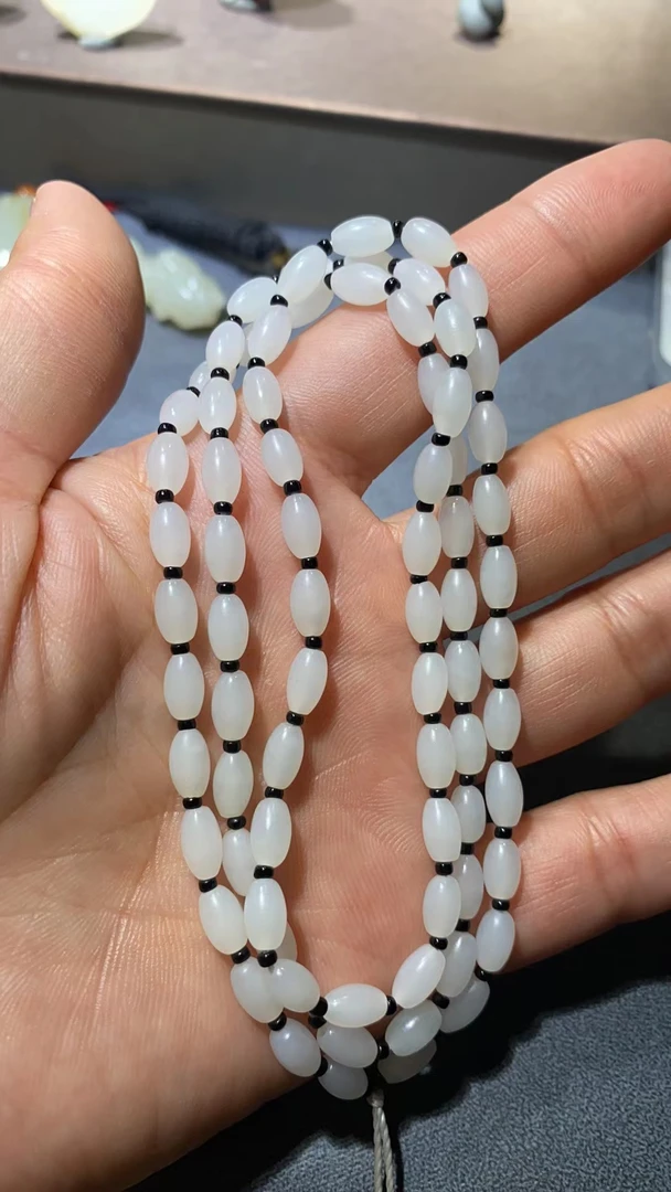 和田玉米粒珠项链