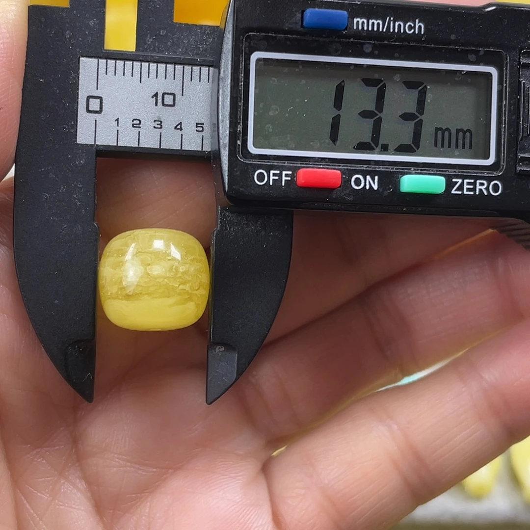 蜜蜡未镶嵌裸石13杂