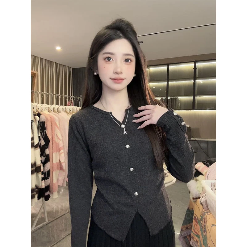 【现货】韩版纽扣V领气质简约百搭针织衫修身显瘦减龄时尚长袖T恤