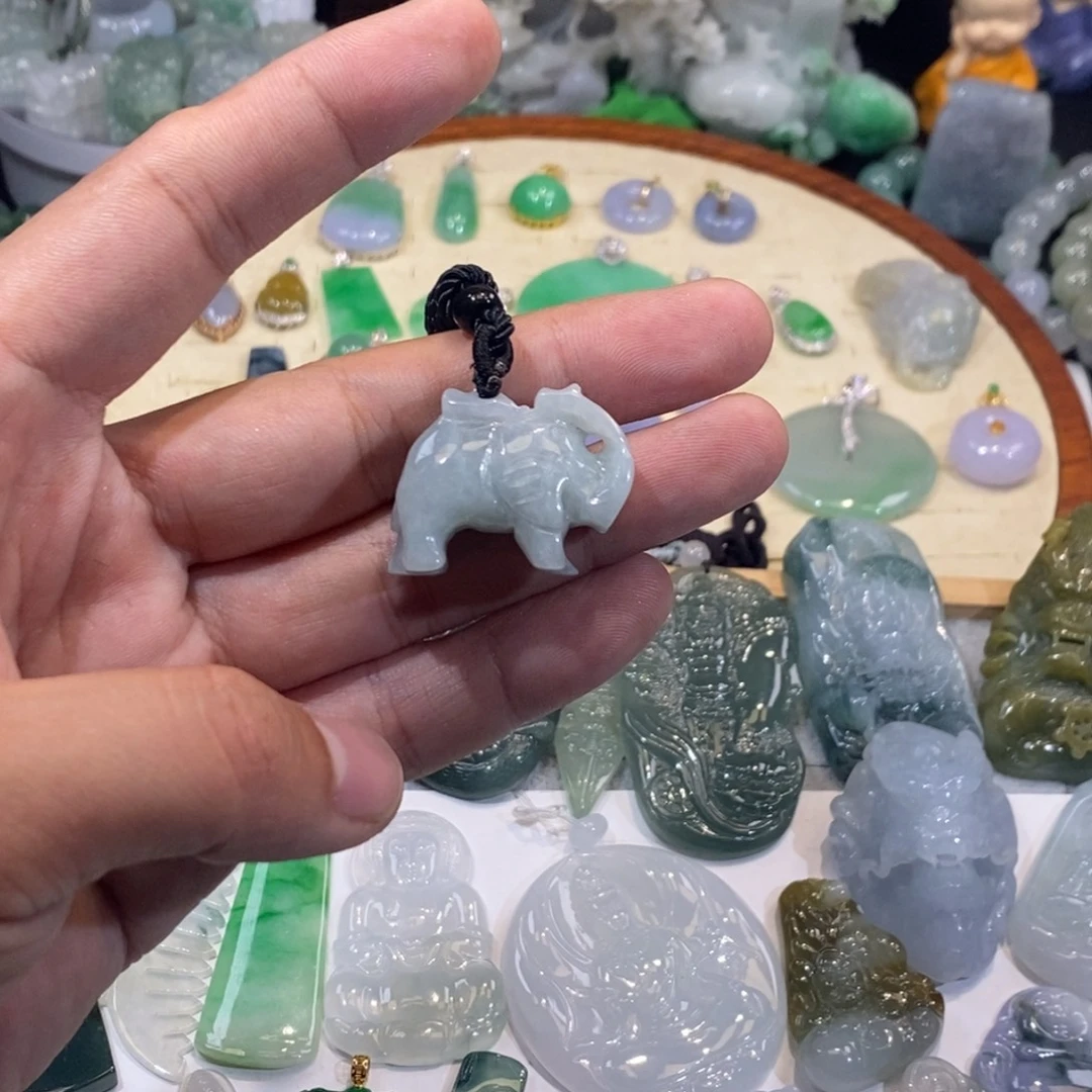 翡翠未镶嵌吊坠(不含链)大象