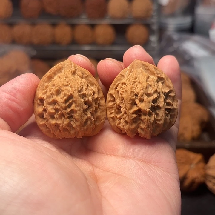 1文玩核桃独角樽鸡心35-528