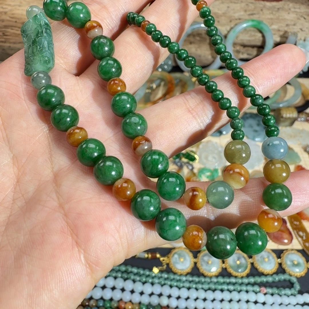 ﹏***。翡翠散珠辣绿腾冲老料珠串
