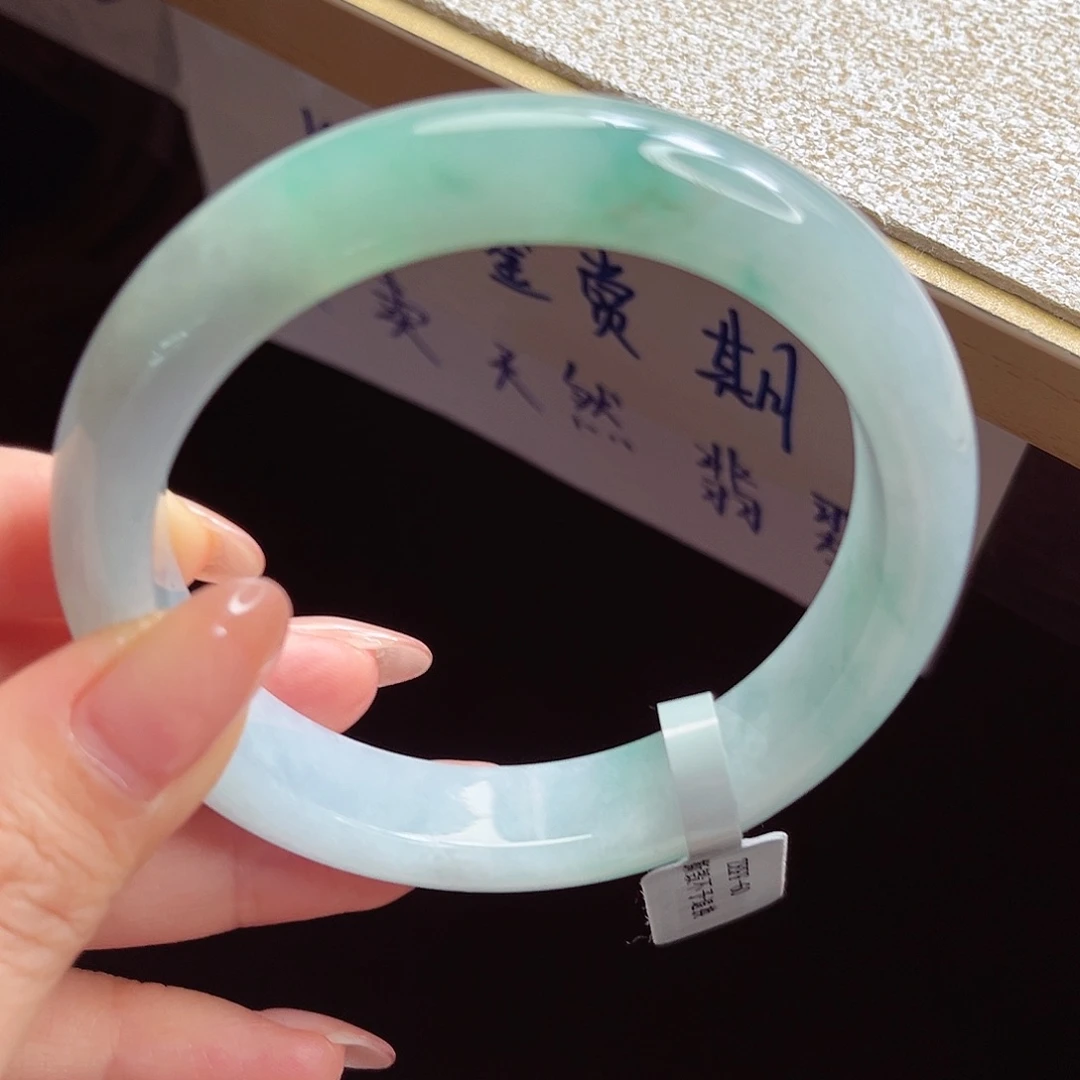 翡翠手镯未镶嵌手镯