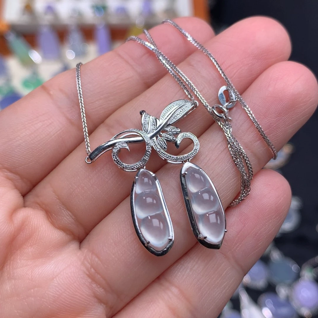 套链18K金镶嵌翡翠福豆锁骨链