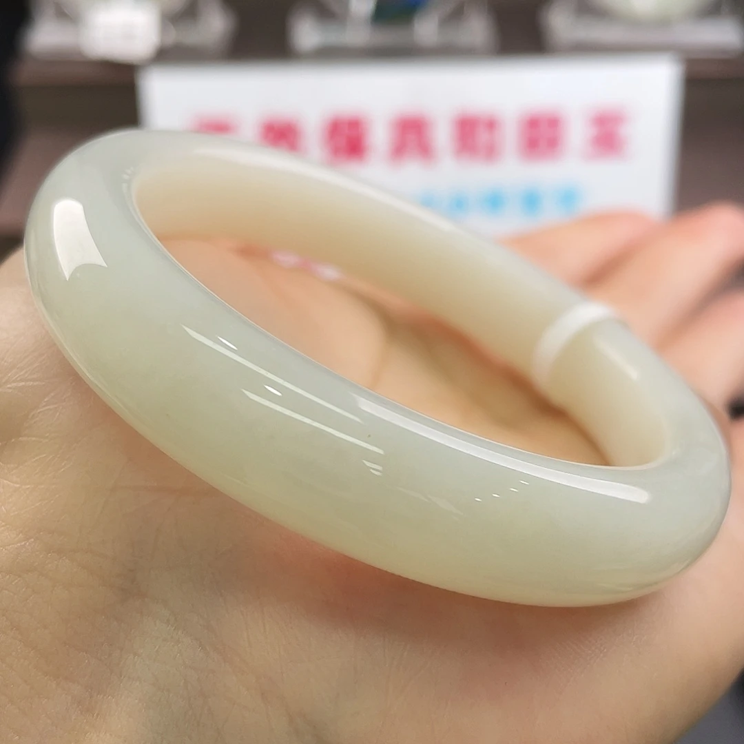 和田玉未镶嵌手镯8油油润润 暖白细肉