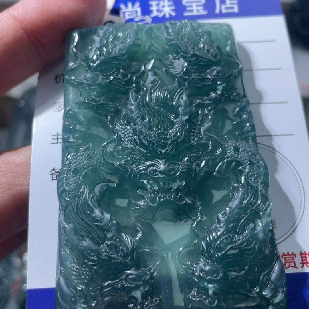 翡翠颈饰未镶嵌阿*龙