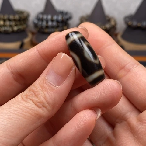 用***5玛瑙/玉髓未镶嵌珠宝半成品