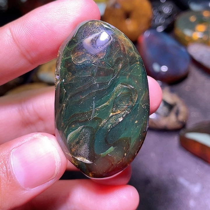 琥珀裸石未镶嵌从****伊，