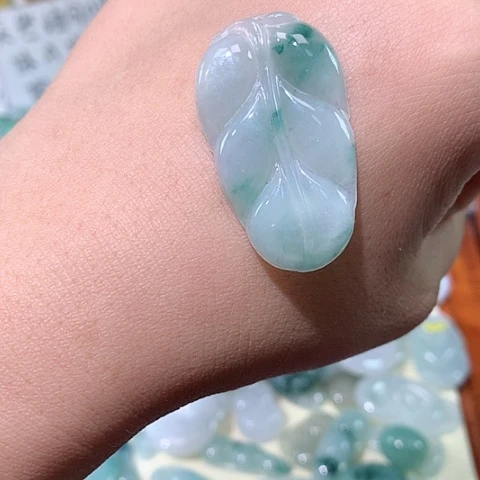 颈饰未镶嵌翡翠叶子