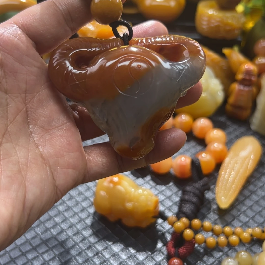 外***人石英质玉未镶嵌颈饰