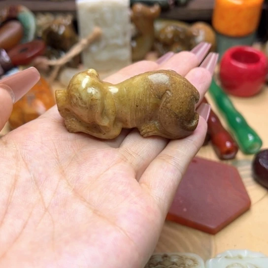 未镶嵌蛇纹石玉颈饰