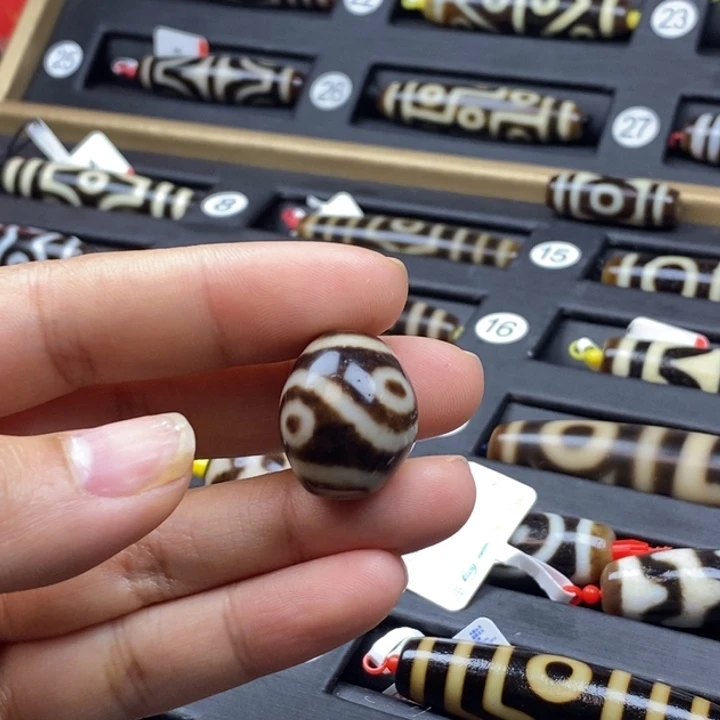 向***赚玛瑙/玉髓（覆膜）未镶嵌颈饰