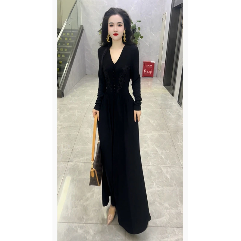 法式赫本风轻奢高定修身显瘦V领黑色长袖连衣裙冬季打底长裙98919