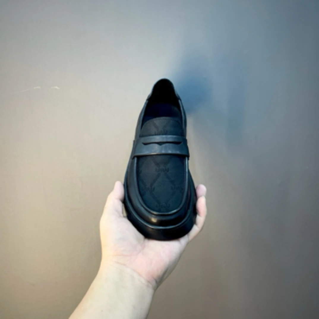 高端品质，时尚休闲男鞋W