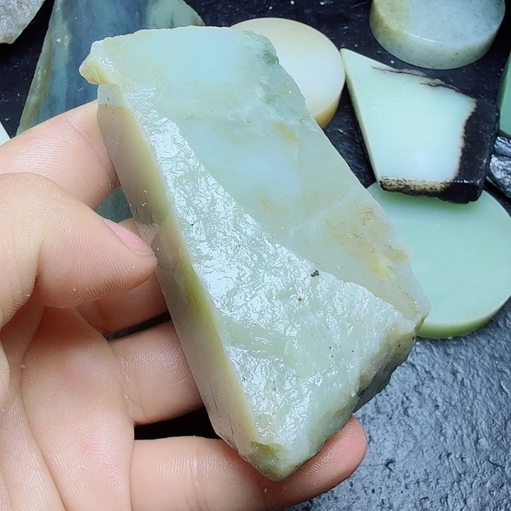 和田玉（糖玉）未镶嵌珠宝奇石