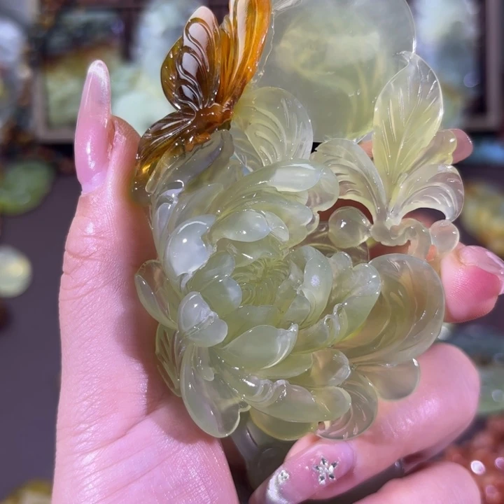 未镶嵌蛇纹石玉颈饰与*