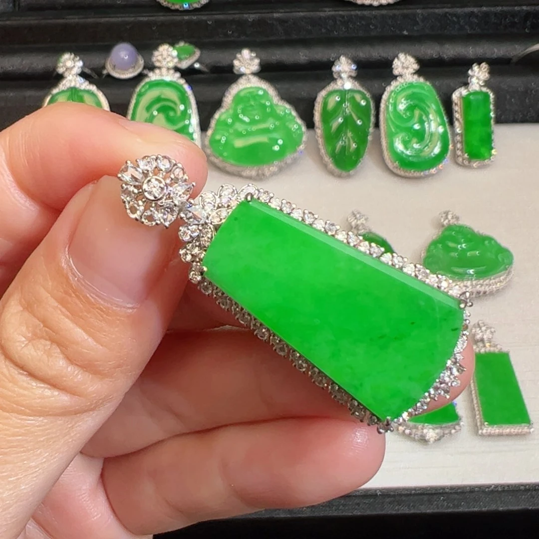 翡翠吊坠(不含链)18K金镶嵌