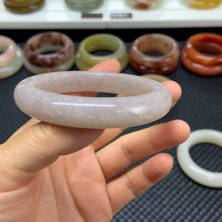 未镶嵌手镯石英质玉