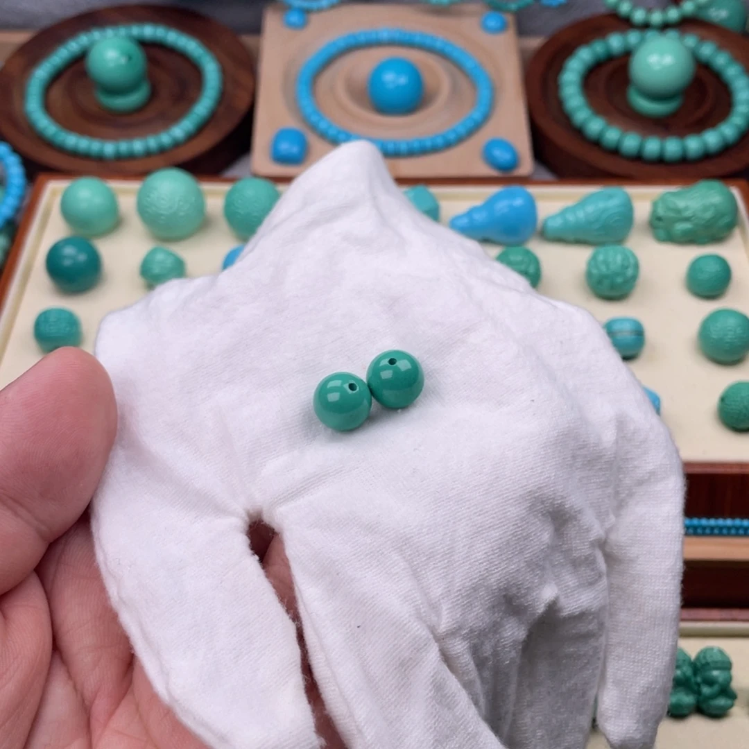 莫***莫直径10+绿色圆珠一对