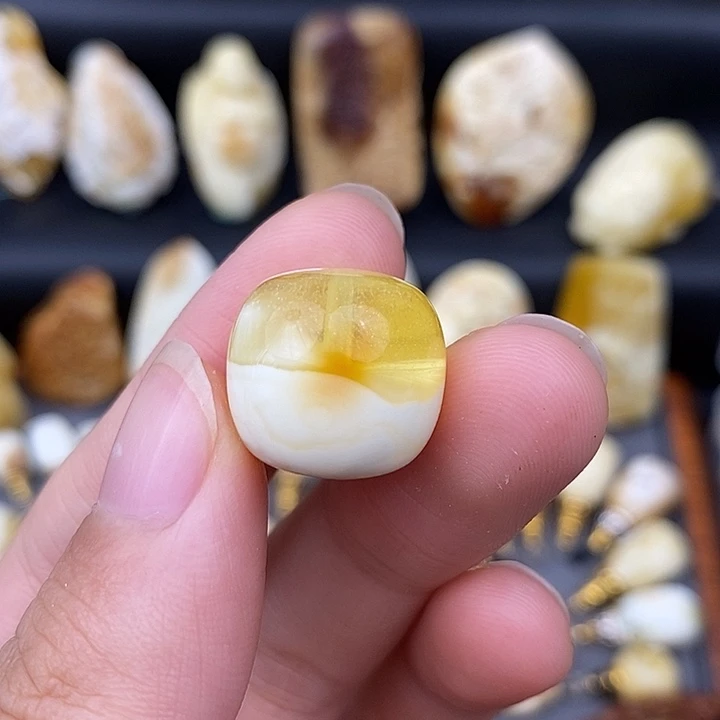 琥珀未镶嵌裸石17金瓷白b506