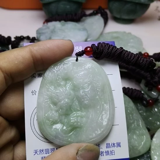翡翠未镶嵌颈饰挂件