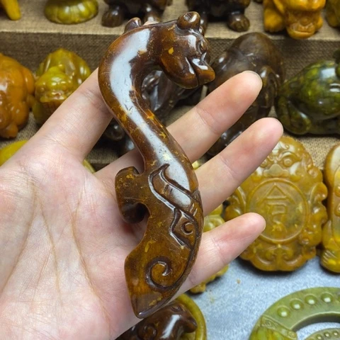 未镶嵌蛇纹石玉颈饰
