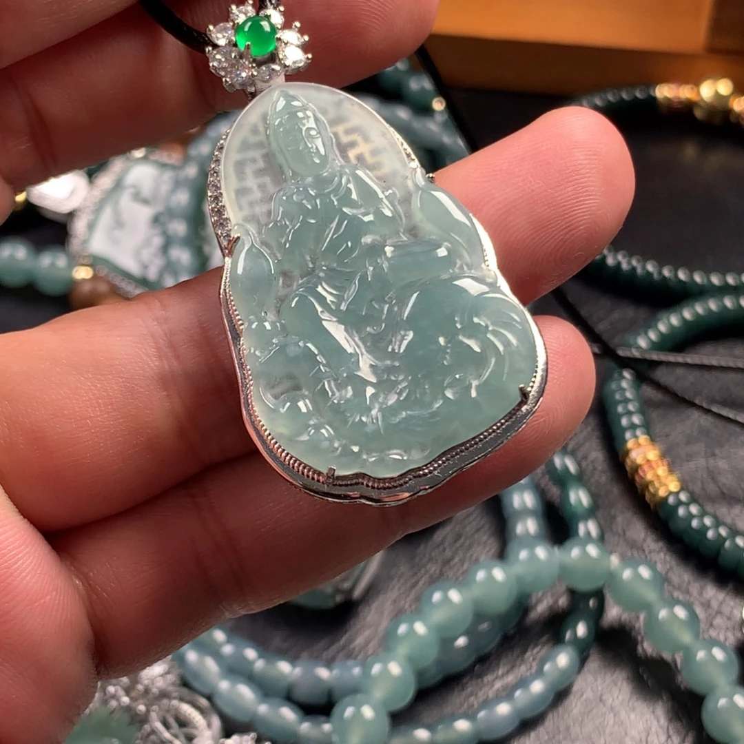 翡翠未镶嵌颈饰普贤