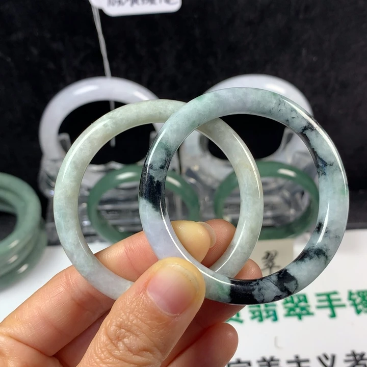 翡翠未镶嵌手镯50号。 47圈