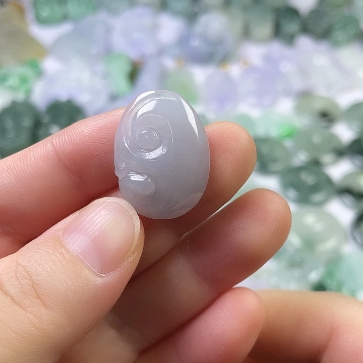 翡翠未镶嵌颈饰如意