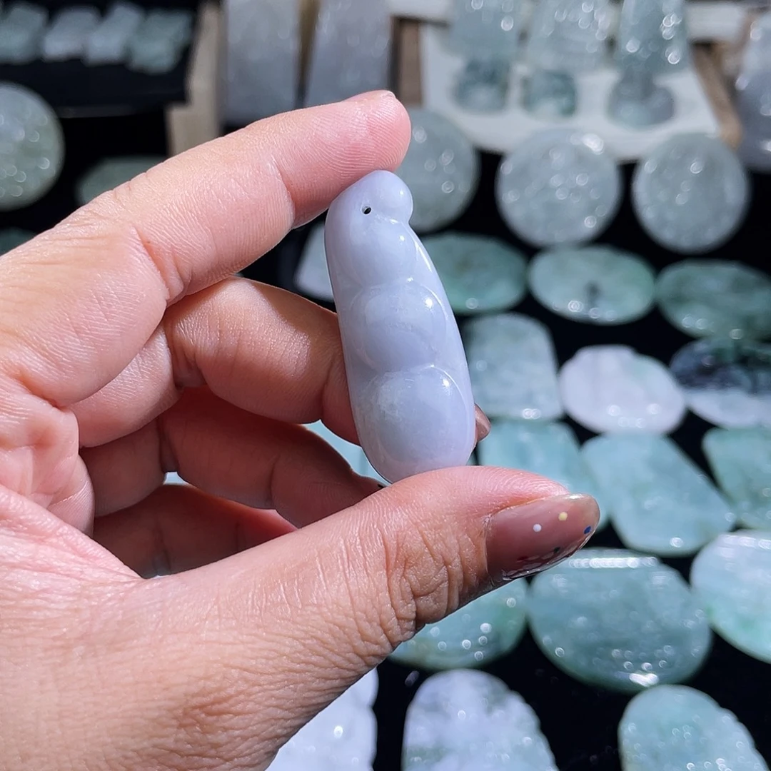 翡翠未镶嵌颈饰福豆