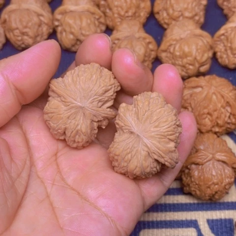 【闪购商品】文玩核桃吊坠ᝰ***歪磨盘半壁