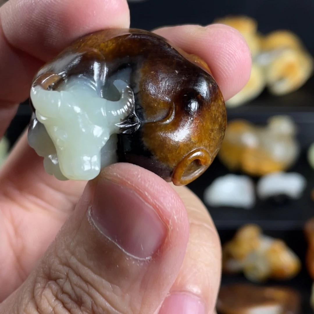 福***前和田玉未镶嵌颈饰
