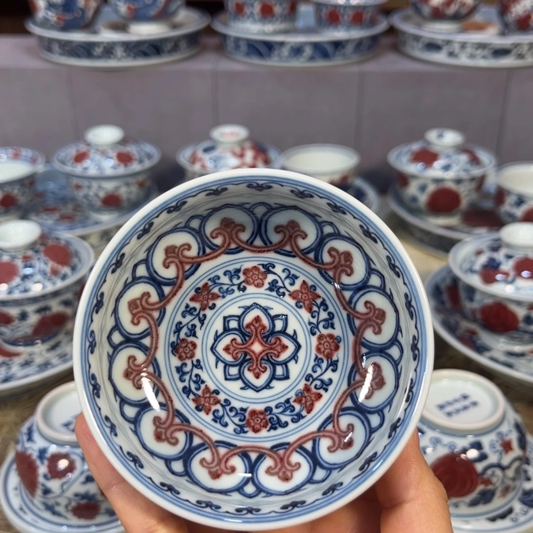 青花釉里红宝相矮炉式杯