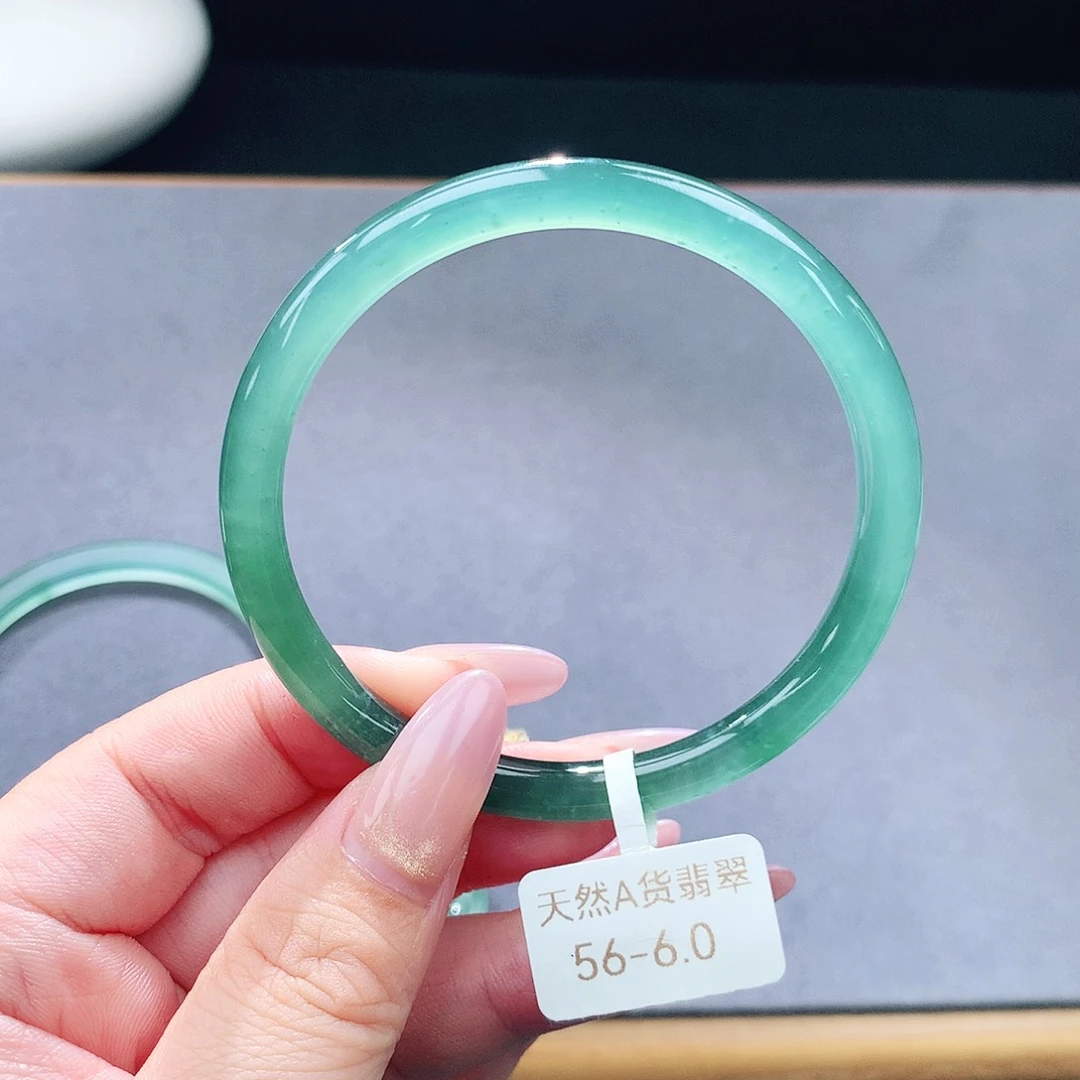 未镶嵌手镯（圆镯）翡翠