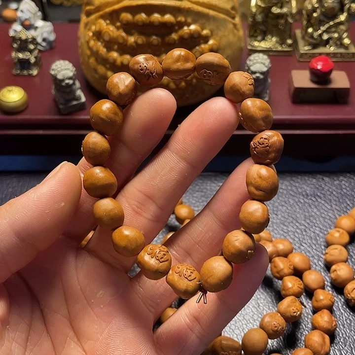 龙纹桃核雕刻瑕疵百福
