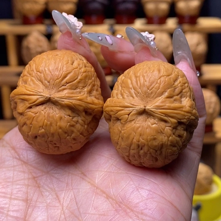 R***r文玩核桃把件滚石4号37尺